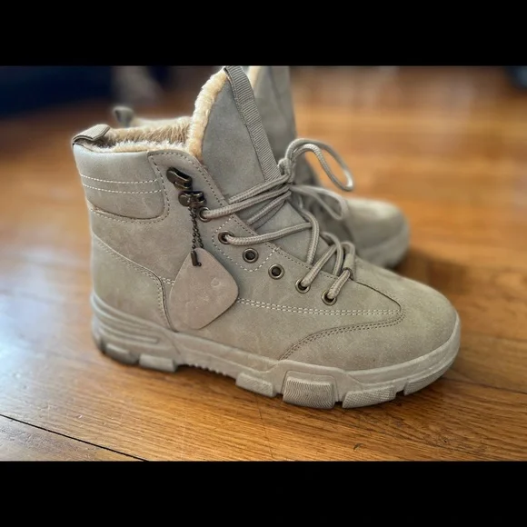 Tan Unisex boots size 39.5. - Picture 2 of 5